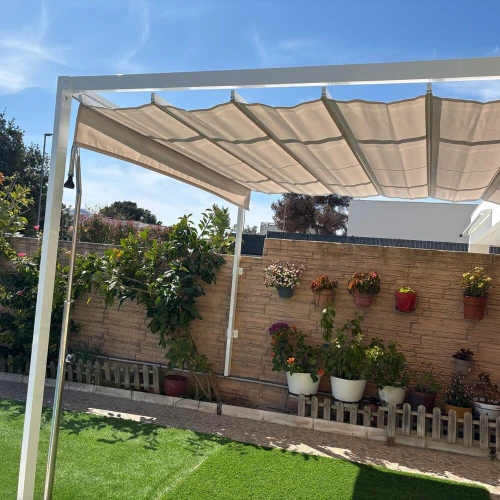 Toldo para negocio instalado en Cunit